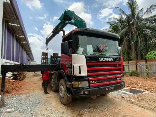 Lorry loader crane HIAB ATLAS brick loading pallet handling outrigger building suppliers construction
